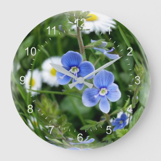 winzige blaue Blumen Große Wanduhr (Vorderseite)