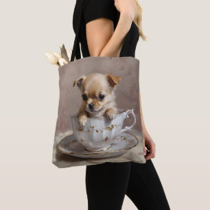 Winzige Freude: Chihuahua-Welpe in einer Teetasse Tasche