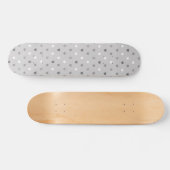 Winzige Polka-Herzen in Grautönen Skateboard (Horizontal)