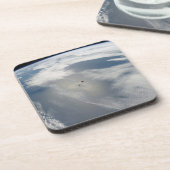 Winzige Satelliten umkreisen über einem Teil der E Getränkeuntersetzer (Linke Seite)