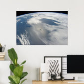 Winzige Satelliten umkreisen über einem Teil der E Poster (Heimbüro)