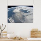 Winzige Satelliten umkreisen über einem Teil der E Poster (Küche)