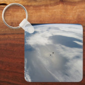 Winzige Satelliten umkreisen über einem Teil der E Schlüsselanhänger (Vorderseite)