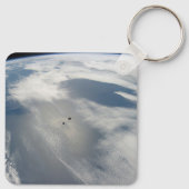 Winzige Satelliten umkreisen über einem Teil der E Schlüsselanhänger (Rückseite)