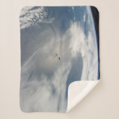 Winzige Satelliten umkreisen über einem Teil der E Sherpadecke (Vorderseite)