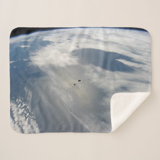 Winzige Satelliten umkreisen über einem Teil der E Sherpadecke (Vorderseite (Horizontal))