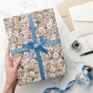 Winzige verstreute Blüten — Zurückhaltendes Beige  Geschenkpapier