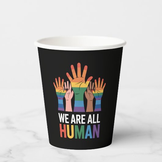Wir alle sind der menschliche Rainbow LGBTQ-Stolz, Pappbecher (Vorderseite)