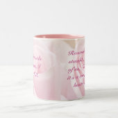 Wir alle Stolpern… Brustkrebs-Bewusstsein Zweifarbige Tasse (Mittel)