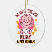 Wir bekommen unser Pelzbaby als Haustier. Keramik Ornament (Links)