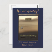 Wir bewegen goldenen Mailbox-benutzerdefinierten T Postkarte (Vorne/Hinten)