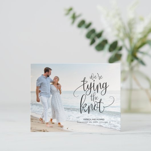 Wir binden das Foto der Hochzeit, das Datum zu spe Postkarte (Stehend Vorderseite)