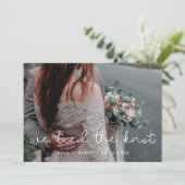 Wir binden die Niedliche Skript-Hochzeitsfotokarte Ankündigung (Stehend Vorderseite)