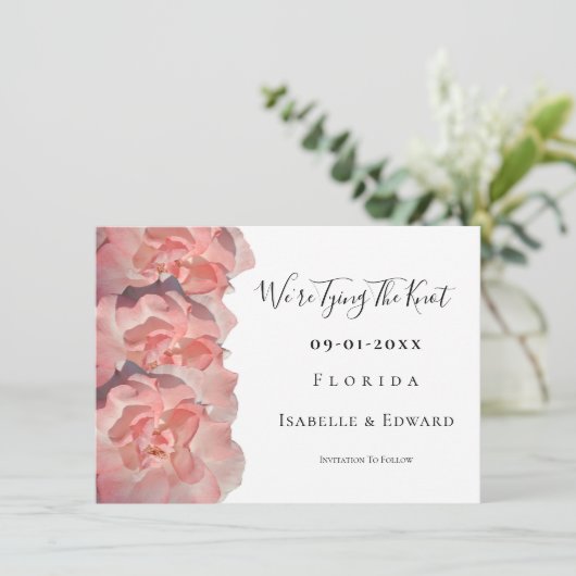 Wir binden die Zitat Blumenkorallen Rosa Rose Save The Date (Stehend Vorderseite)