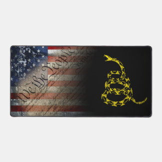 Wir, die amerikanische Flagge und Schlange Schreibtischunterlage