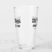 Wir, die Leute sind von Biden-Bier verärgert Glas (Links)