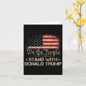 Wir, die Menschen stehen mit Donald Trump 2024 Ame Karte (Gelbe Blume)