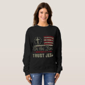 Wir, die Menschen vertrauen Jesus - die US-Flagge  Sweatshirt (Vorne ganz)