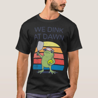 Wir dinken bei Morgengrauen Lustiger Pickleball-Fr T-Shirt