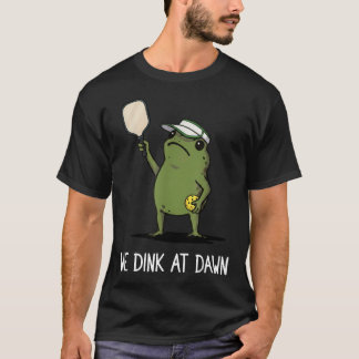 Wir dinken bei Morgengrauen Lustiger Pickleball T-Shirt