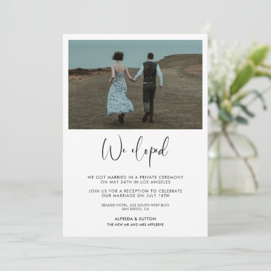 Wir entwickelten eine elegante und moderne Hochzei Einladung (Stehend Vorderseite)