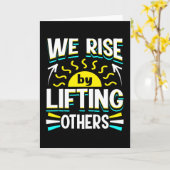 Wir erheben uns, indem wir andere inspirierende Zi Karte (Gelbe Blume)