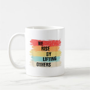 Wir erheben uns, indem wir andere Motivierend Zita Kaffeetasse