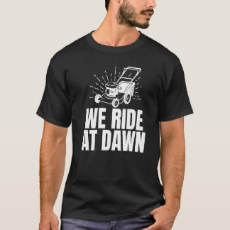 Wir fahren bei Morgengrauen T-Shirt