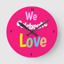 WIR feiern Liebe Hand-Fächer-Zelt-Zeichen Runde Wanduhr