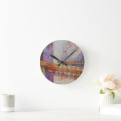 Wir fliegen alle Motten um das gleiche Licht. Runde Wanduhr (Zuhause)