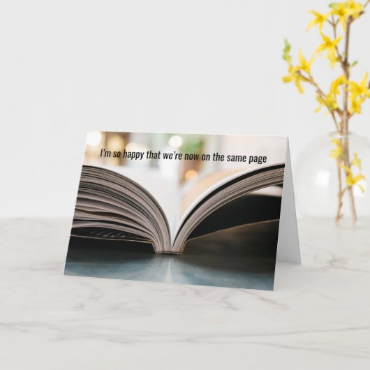 Wir freuen uns, auf der gleichen Seite zu sein - K Karte (Gelbe Blume)