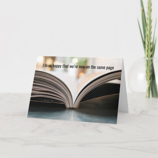 Wir freuen uns, auf der gleichen Seite zu sein - K Karte (Vorderseite)