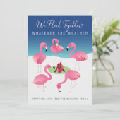 Wir fühlen uns zusammen Pink Flamingos Weihnachtsf Karte (Stehend Vorderseite)
