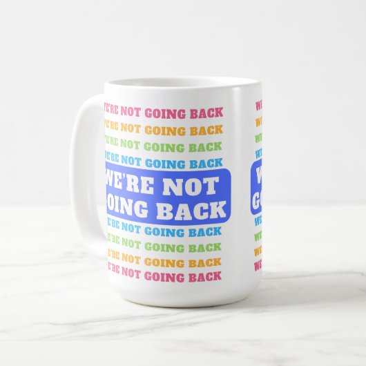 Wir gehen nicht zurück Harris Walz 2024 Demokrat Kaffeetasse (Vorderseite Links)