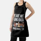 Wir gehen nicht zurück Kamala Harris Waltz 24 Schürze (InSitu)