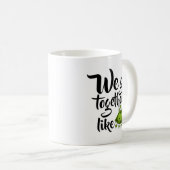 Wir gehen zusammen wie zwei Erbsen in einem Pod Kaffeetasse (VorderseiteRechts)
