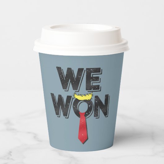 Wir gewinnen Donald Trump 2024 Pappbecher (Vorderseite)