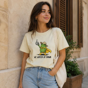 Wir gießen bei Morgengrauen Süßes Geschenk Lusti T-Shirt