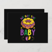 Wir Got die Baby Mardi Gras Schwangerschaft Ankünd Postkarte (Vorne/Hinten)