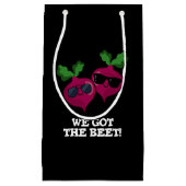 Wir Got die Beet Funny Veggie Pun Dark BG Kleine Geschenktüte (Vorderseite)
