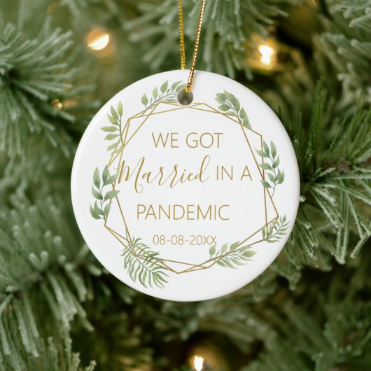 wir got in einer Pandemie ersten Weihnachten Keramik Ornament (Baum)
