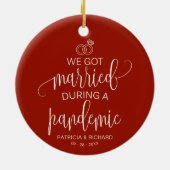 Wir Got Verheiratet während einer Pandemie Elegant Keramik Ornament (Hinten)
