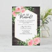 Wir Got Verheiratete rustikale Holzblütenhochzeit Einladung (Stehend Vorderseite)