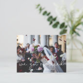 Wir got verheiratetes Niedliches Skript Hochzeit F Postkarte (Stehend Vorderseite)