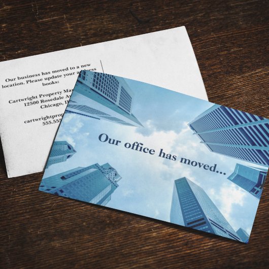 Wir haben das Büro Beruflich umgezogen Ankündigungspostkarte