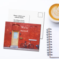 Wir haben das Niedliche moderne Fahrrad des Roten 