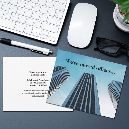 Wir haben das Skyline-Foto der Geschäftsbüros vers Ankündigung