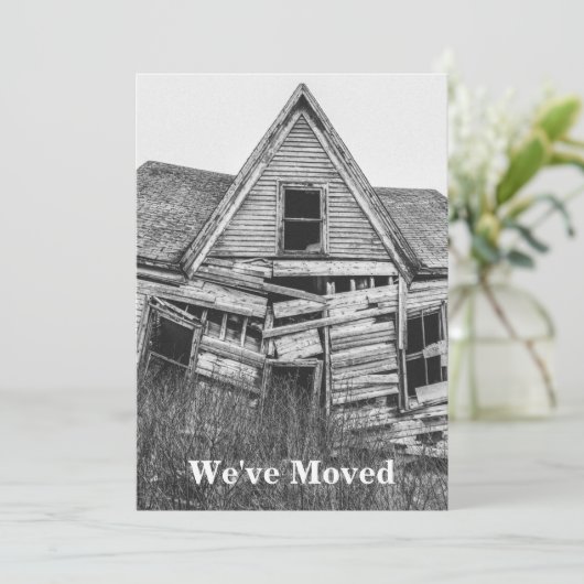 Wir haben das sonnige alte Dilapidated House verle Ankündigung (Stehend Vorderseite)