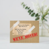 Wir haben die neue Zuhause CardBoard Box verschobe Ankündigungspostkarte (Stehend Vorderseite)