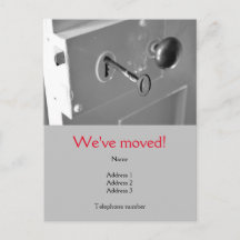 Wir haben die Postkarte mit einer alten Tür und ei